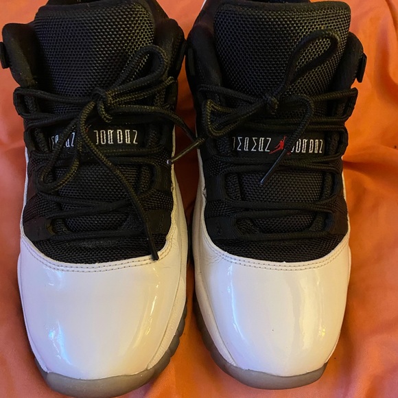 AIR JORDAN 11 RETRO LOW GS 'TUXEDO' - Picture 3 of 11